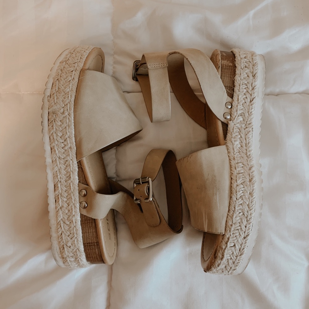 Soda sandals
